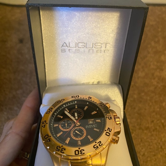 Brand new Gold August Steiner Cross timepiece - Picture 3 of 8